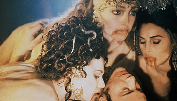 莫妮卡在《惊情四百年》中的造型.