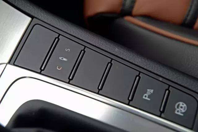 你越生硬妹子越绵软，这几款20多万的车萌妹超喜欢。