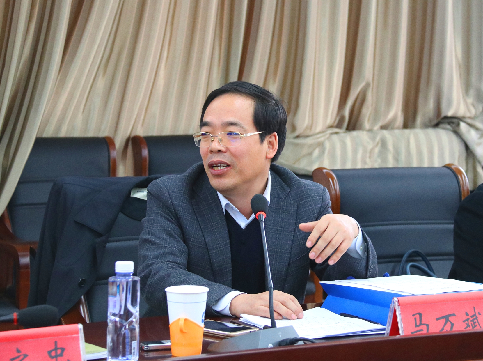 《内蒙古公路与运输》主编,内蒙古交通建设工程质量监督局局长王殿臣