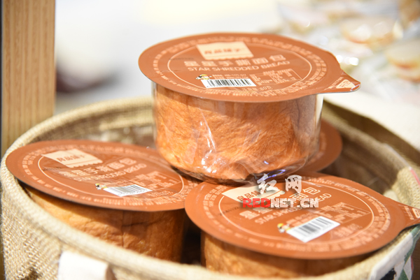 猫舌曲奇卷包装也非常精美.