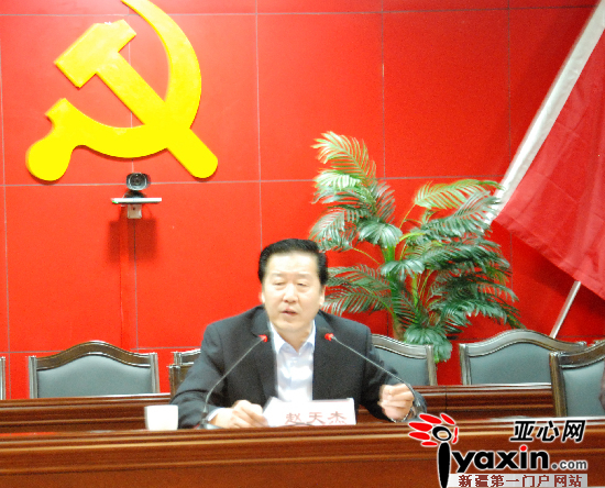 新疆霍城县召开干部大会宣布侯得录任县委书记