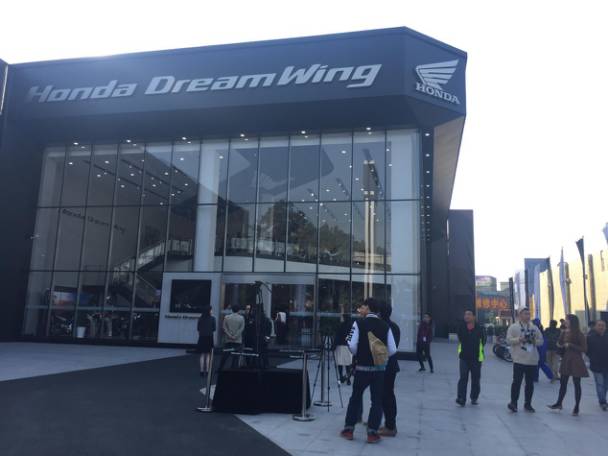 一款将近30万的摩托你买不买