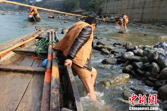 再见三峡纤夫：巴东神农溪上的文化活化石(图)|纤夫|巴东|文化_新浪新闻