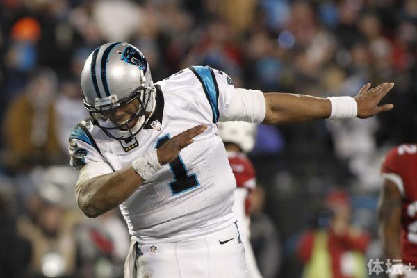 原来,这个庆祝动作名叫"dab",起源于亚特兰大,经常出现在当地很多