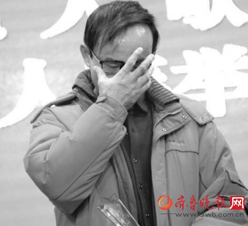 李桂妮坚持写日记的背后,是丈夫刘振福无微不至的照顾.