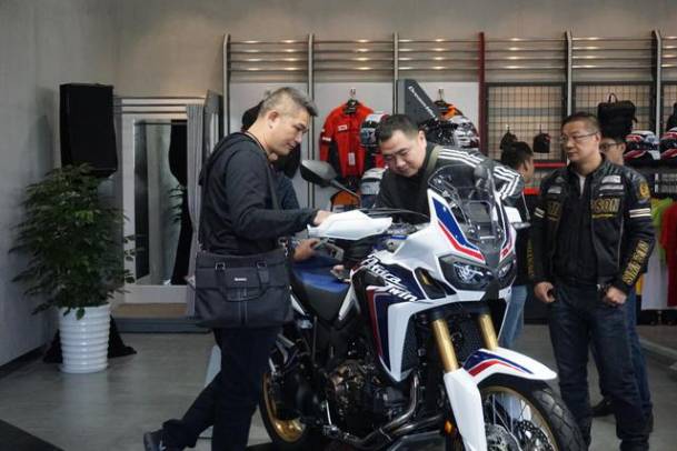 一款将近30万的摩托你买不买