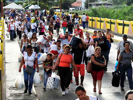 一天2000人去邻国爆买,委内瑞拉通胀猛于虎_