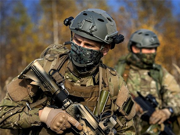 复制对手?美俄特种部队的着装和战术也太像了