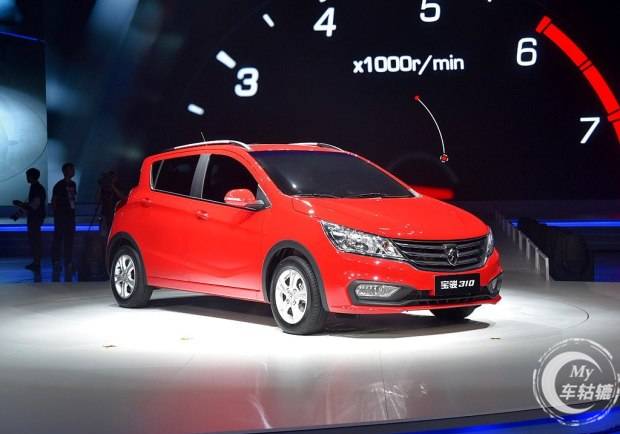 或有房贷的年轻人而言,弄台5万左右的小巧灵活的两厢车就成了刚需