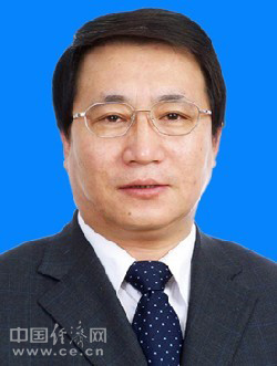 贾凤山简历常委:贾凤山 李学义 贺亦农 肖仲慧(女) 陈勇 韩琳 张楠