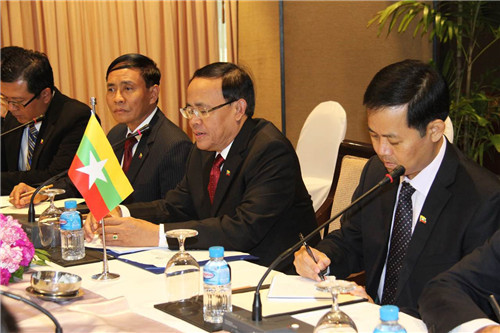 王毅会见缅甸外交国务部长觉丁
