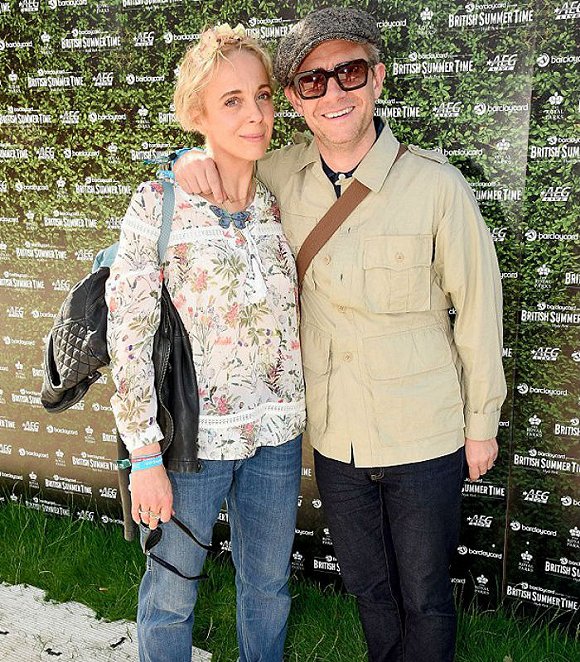 潮爷马丁·弗瑞曼和阿曼达·艾宾顿分手 结束15年恋情