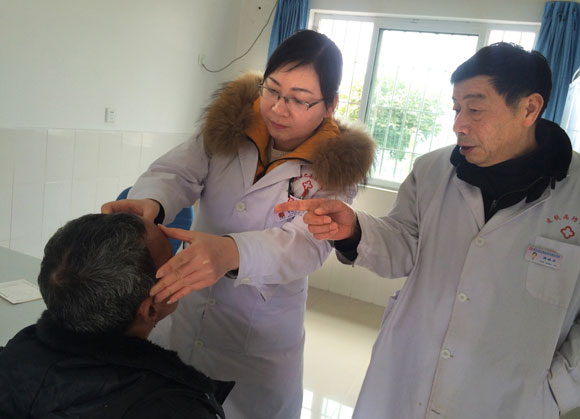 蒋威正,蒋朝辉:接力守护麻风病人32年的父女医生