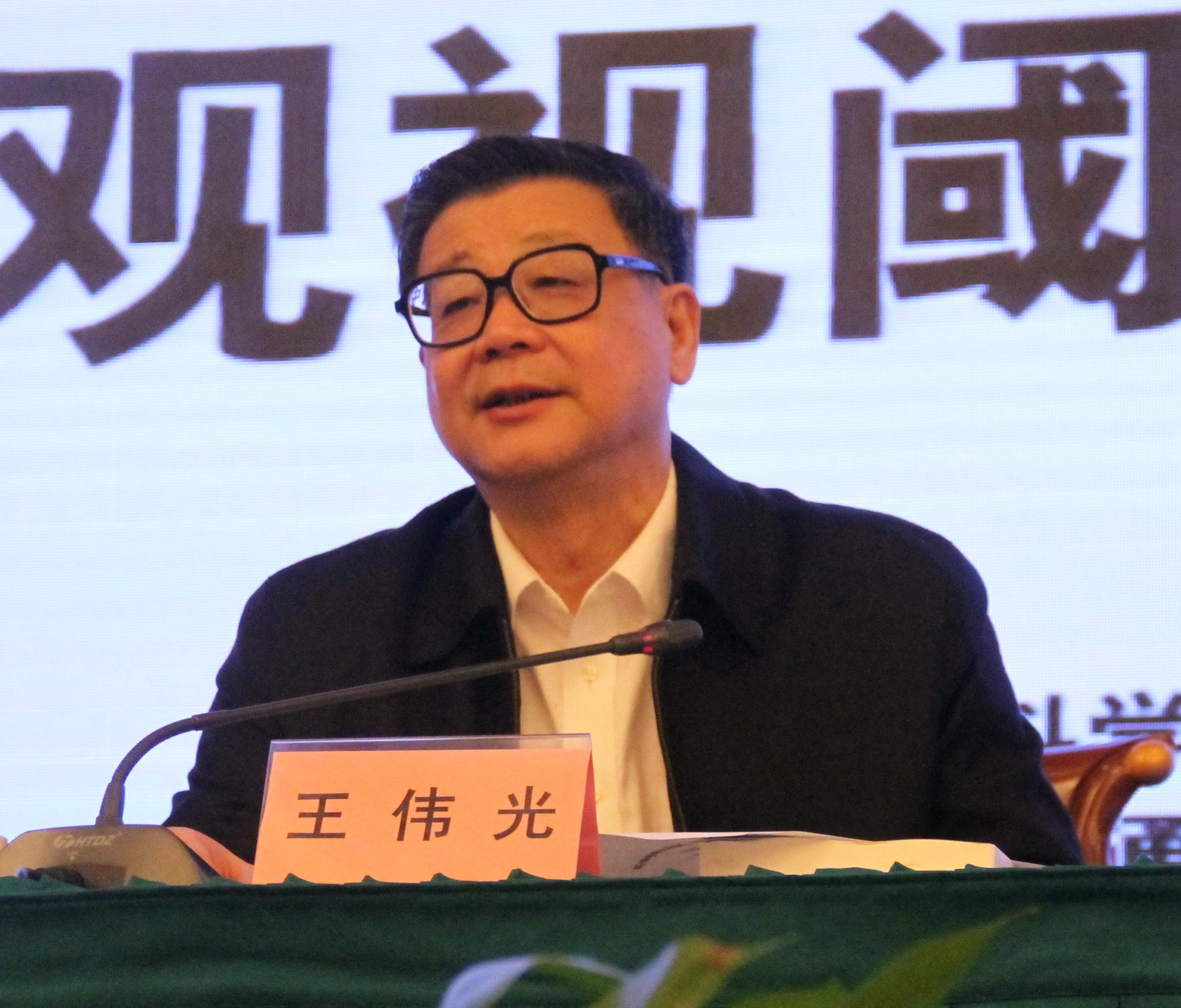 在中国思想史研究中高扬唯物史观旗帜