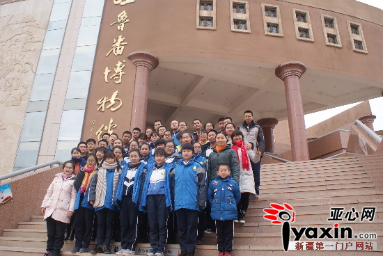 新疆鄯善县二中百余名师生参观吐鲁番市爱国主义教育基地