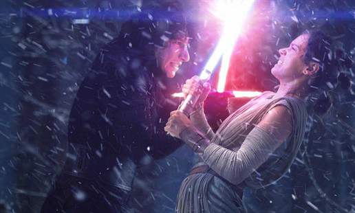 据悉在本片中,蕾伊将在卢克·天行者的指导下开始训练成为真正的绝地