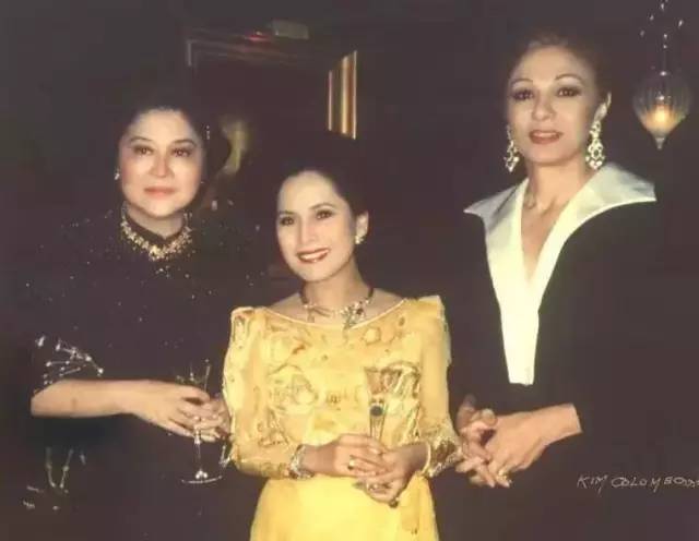 黛薇夫人(中)这期间有不少男人对她倾心,也许挚爱成殇,她一直不肯再婚