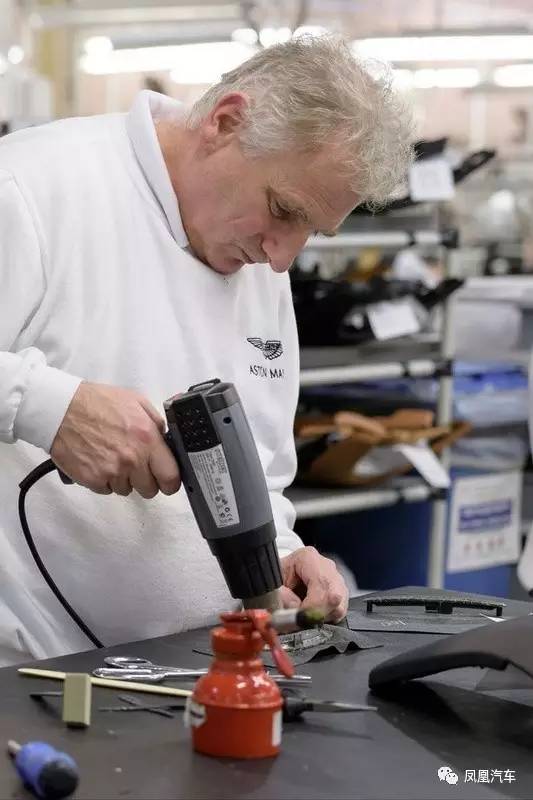 图揭阿斯顿马丁超跑DB11生产全过程