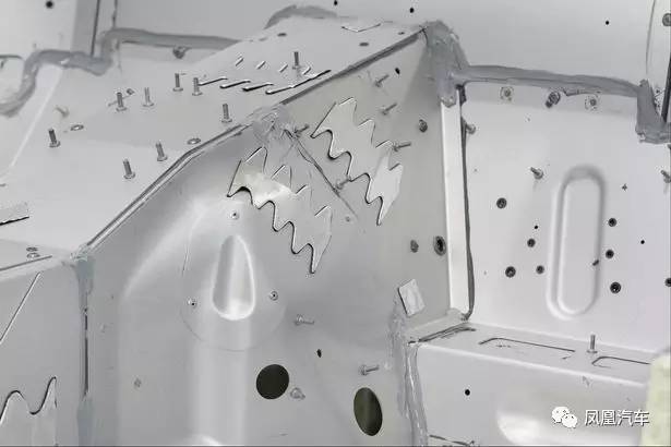 图揭阿斯顿马丁超跑DB11生产全过程