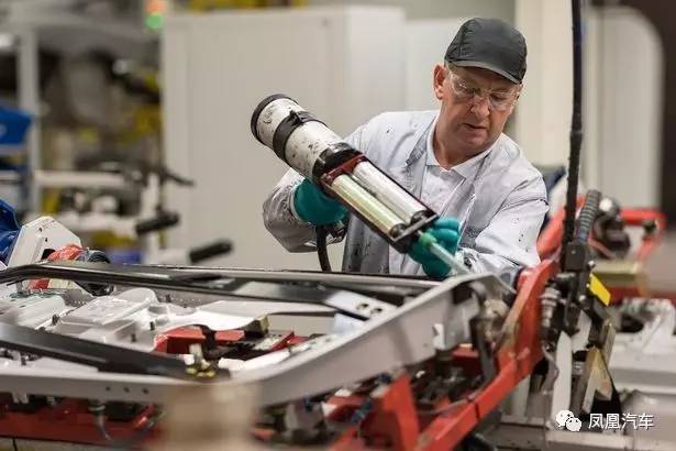 图揭阿斯顿马丁超跑DB11生产全过程