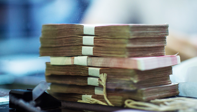 央行规定人民币计价大额跨境交易报告标准为20万