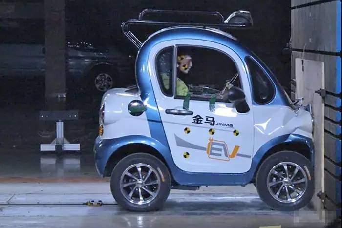 中消协此前提请检测的"大阳","雷丁","金马"三个品牌电动车,均存安全