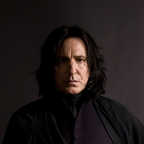 就是他饰演的《哈利·波特》作品中"反派"西弗勒斯·斯内普(severus