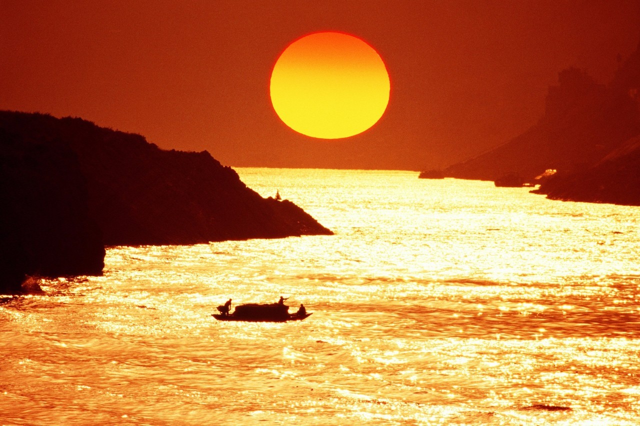 2017新年献词:唯有大地蓄江河
