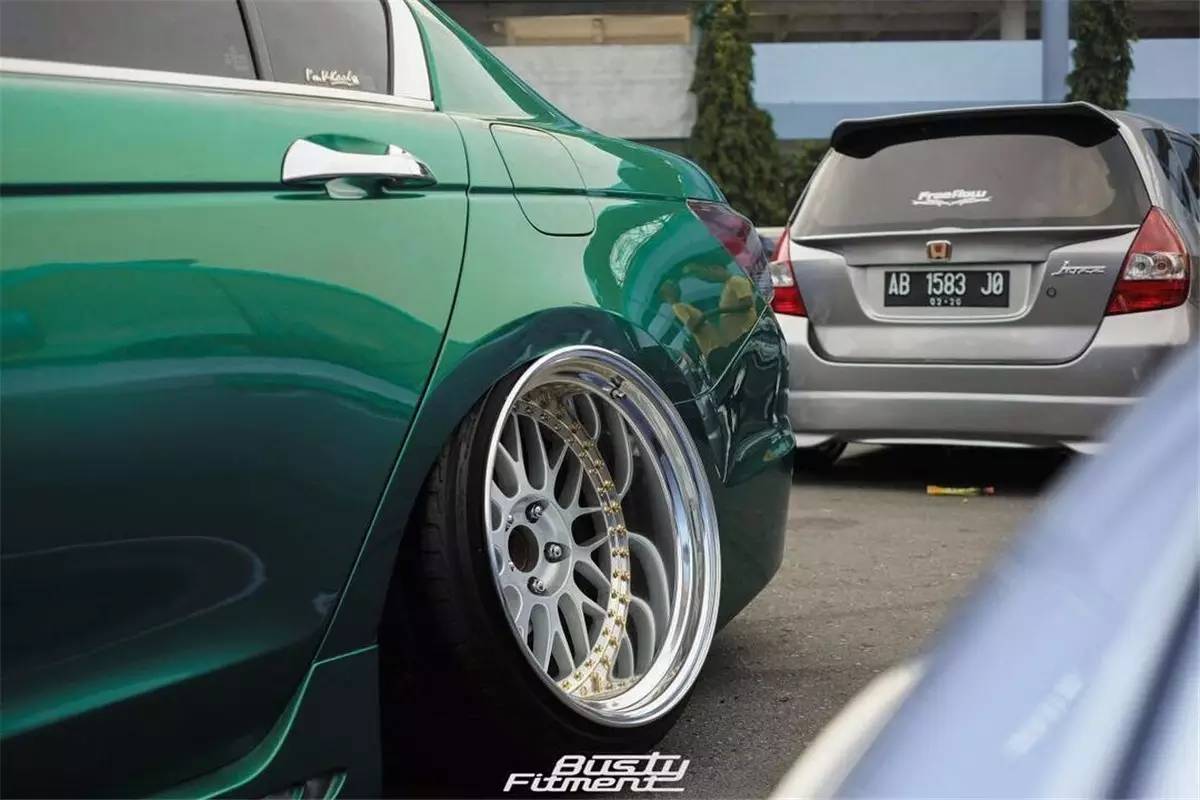 大胆配色 珊瑚绿版八代雅阁改装案例