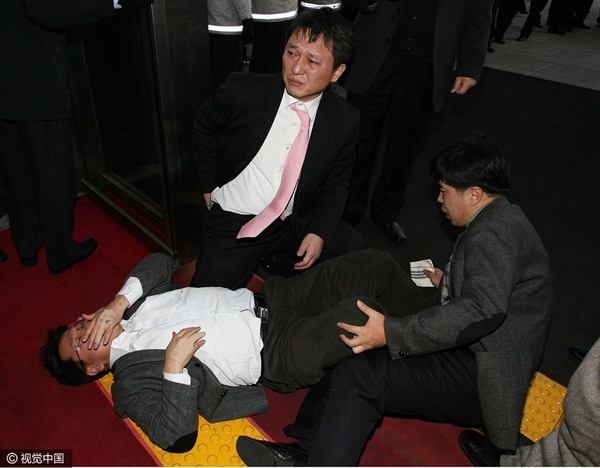 开会打架互呛不稀奇 拔枪泄愤历史罕见