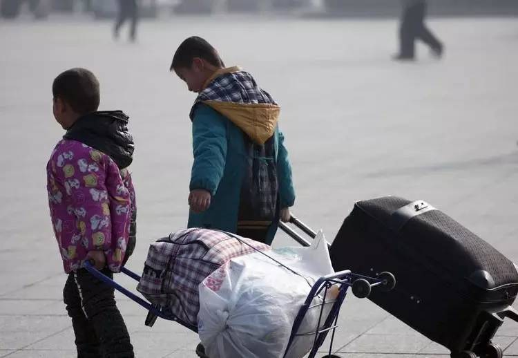 自上次你离家起,他们就掰着指头算,眼巴巴地盼…… 在外的游子,如果