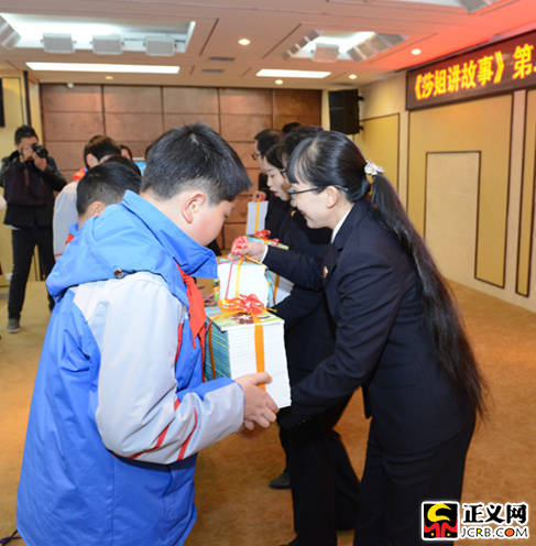 拒绝校园暴力 重庆莎姐检察官为孩子送去预防