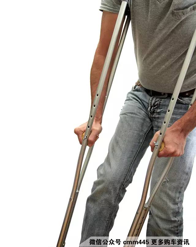 我的爱车出现跑偏了 是做动平衡还是做四轮定位？