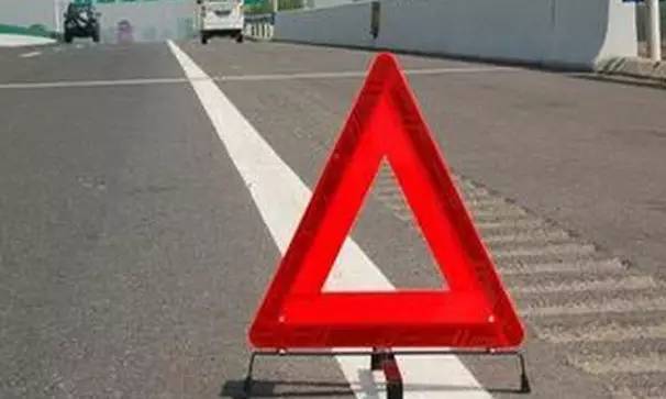 这么开车就是耍流氓！该罚！｜日报