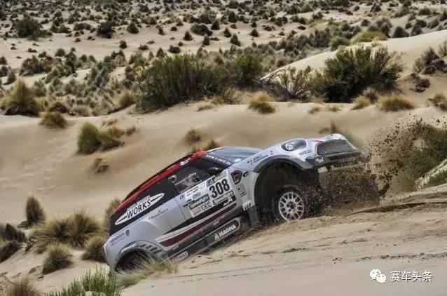 马拉松赛段开始 彼得·汉塞尔领先