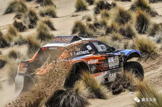 马拉松赛段开始 彼得·汉塞尔领先