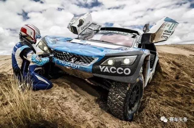 马拉松赛段开始 彼得·汉塞尔领先