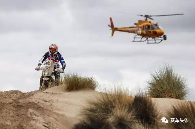 马拉松赛段开始 彼得·汉塞尔领先