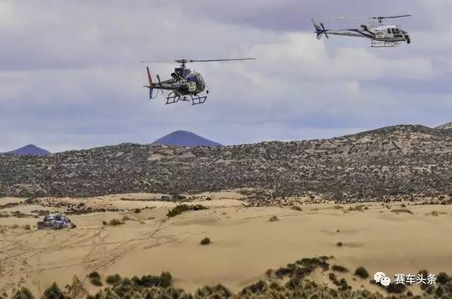 马拉松赛段开始 彼得·汉塞尔领先