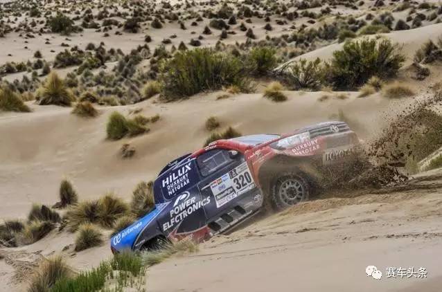 马拉松赛段开始 彼得·汉塞尔领先