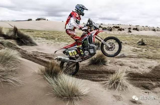 马拉松赛段开始 彼得·汉塞尔领先