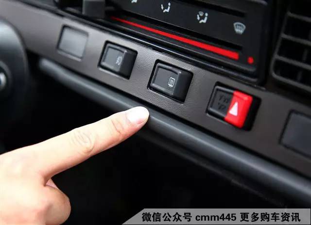 在雾天行驶 应该做到以下才能避免事故发生