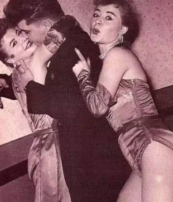 他有3000个女人，拍卖内裤，拥有100多台凯迪拉克！