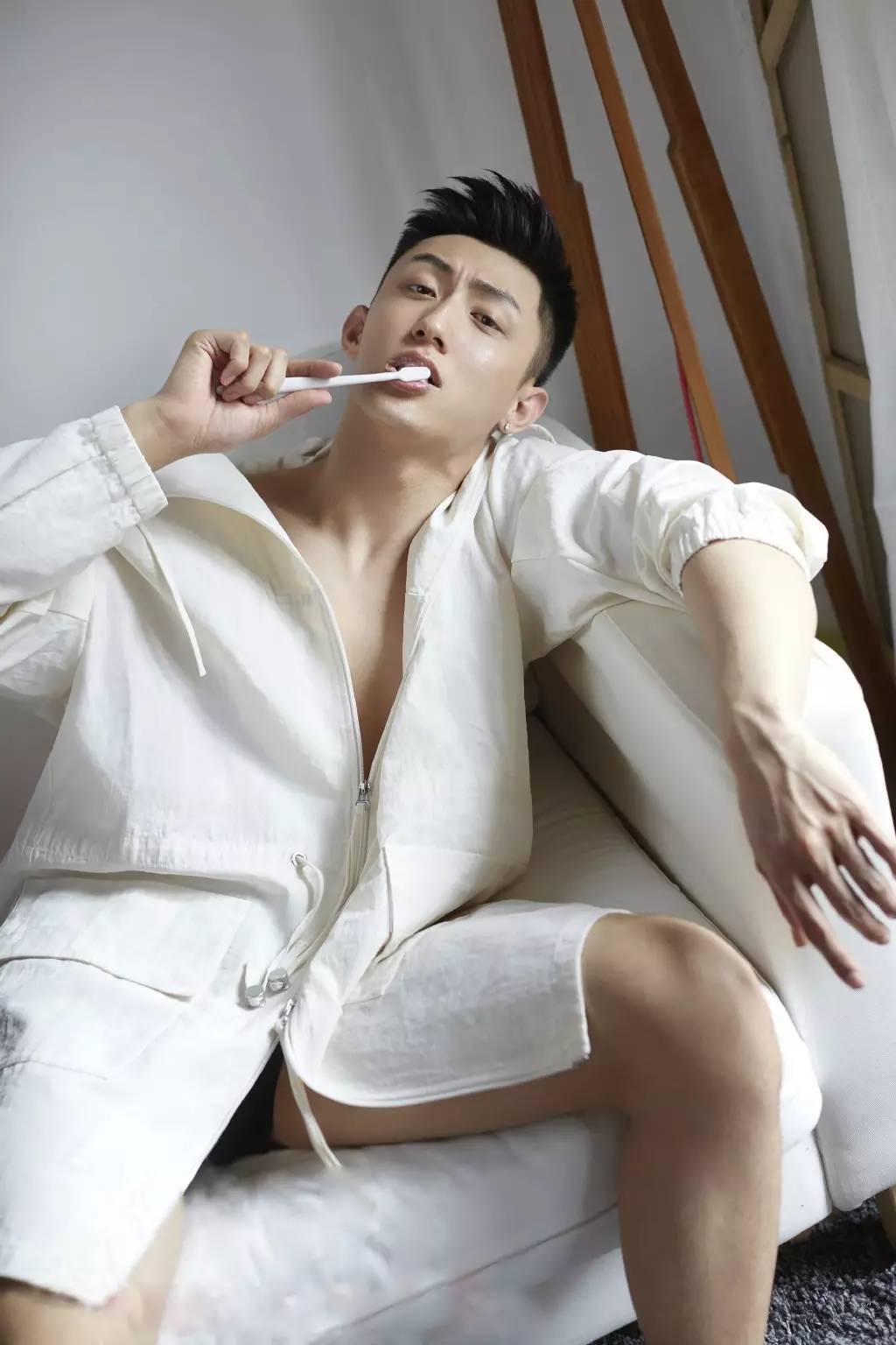 张若昀,黄景瑜这些行走的荷尔蒙每看一次都脸红!