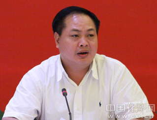 张天洲简历秘书长:邱河清副主任:廖德槐 张琼珊(女) 邓振春 冯添桂