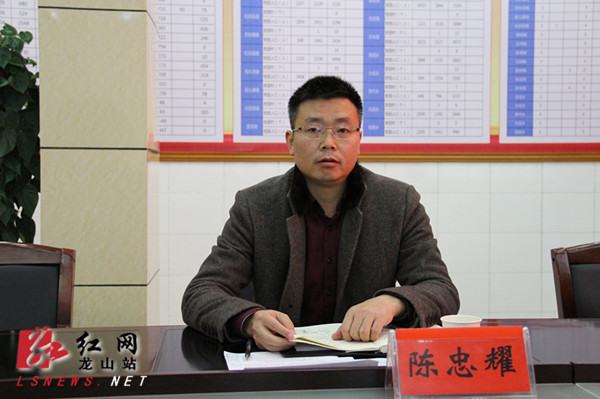 陈忠耀专题调研龙山县精准脱贫攻坚工作