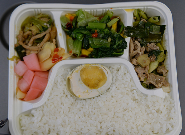 铁总证实高铁15元盒饭售完即止提供高中低多档次饮食