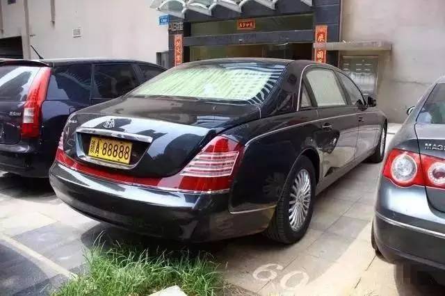 江西南昌:迈巴赫62——黄牌"赣a88888"这个牌照原本是属于一辆拉木材