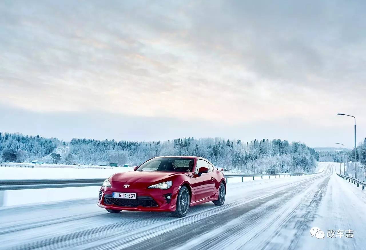 丰田86加了液晶屏 但你别指望用它看A片