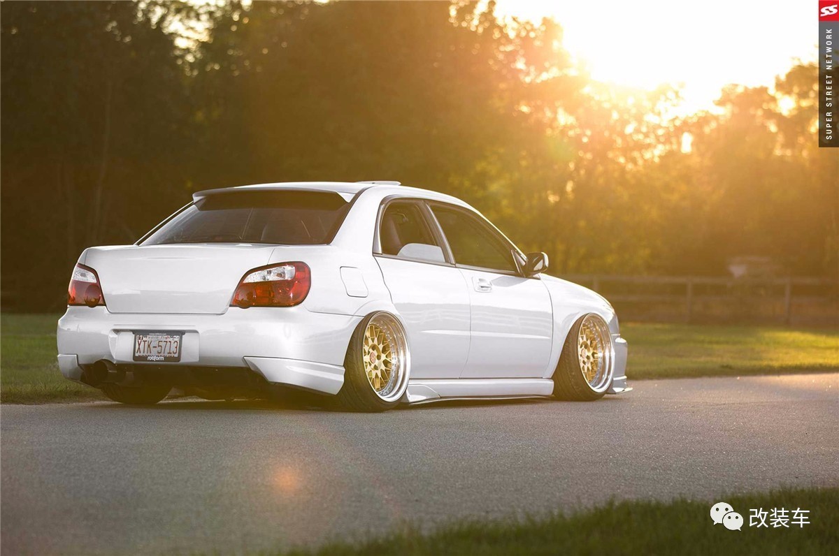 这辆爆改的斯巴鲁STI脾气不好